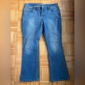 Old Navy Curvy/Profile Mid-rise Size 14 Short